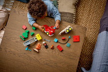 LEGO - DUPLO - Le camion de pompiers avec un boyau et un pompier