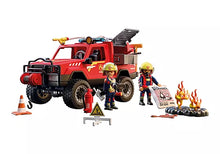 Pick-up de pompiers et 2 personnages