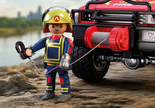 Pick-up de pompiers et 2 personnages