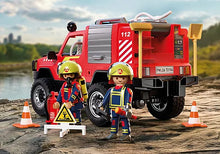 Pick-up de pompiers et 2 personnages