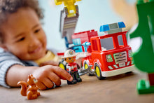 LEGO - DUPLO - Le camion de pompiers avec un boyau et un pompier