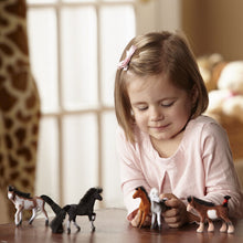 12 figurines de chevaux miniatures
