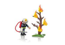 Pompier avec arbre en feu